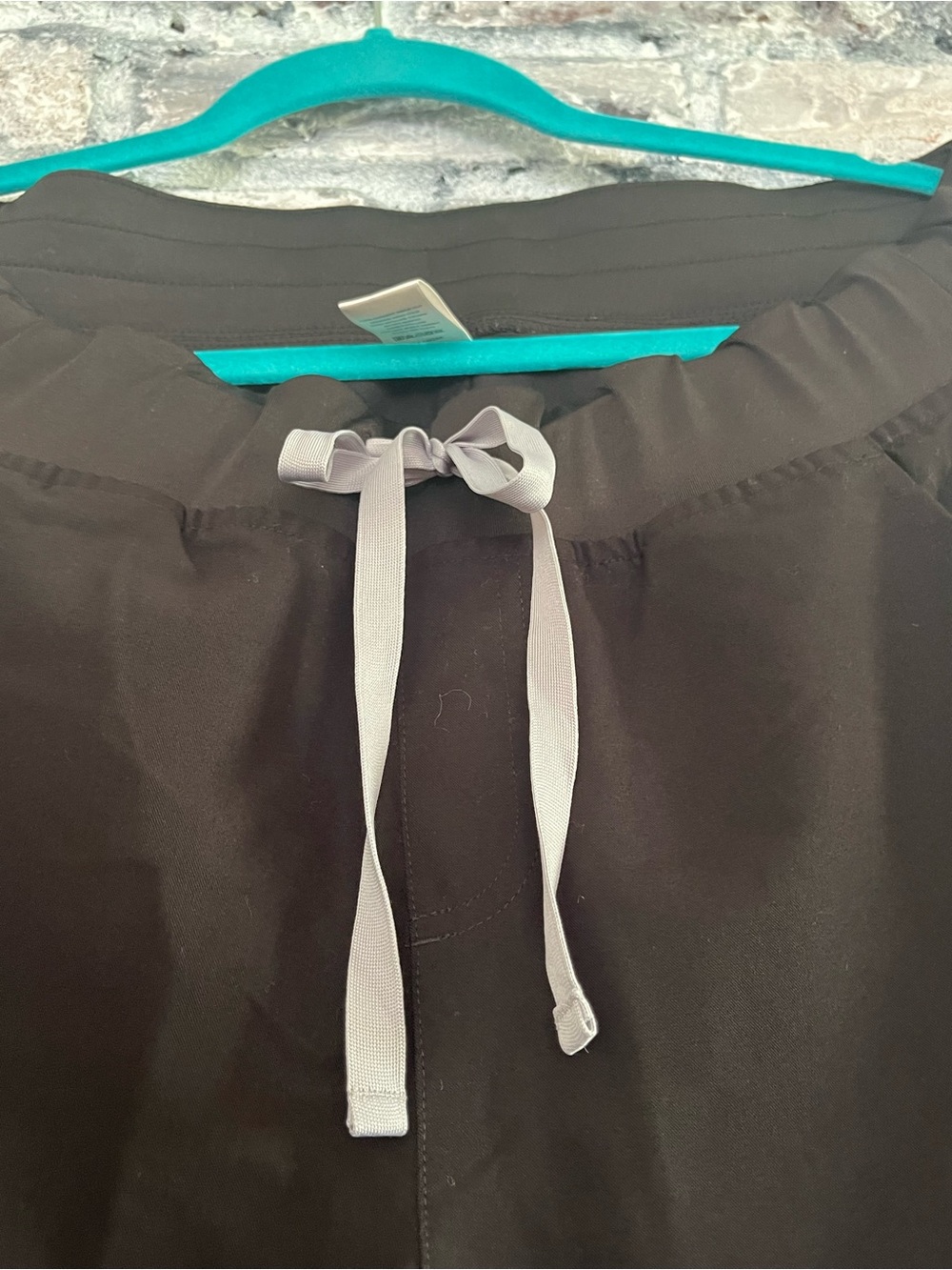 Figs Technical Collection Black Scrub Joggers zip pockets & Drawstring. Unisex - Picture 3 of 14